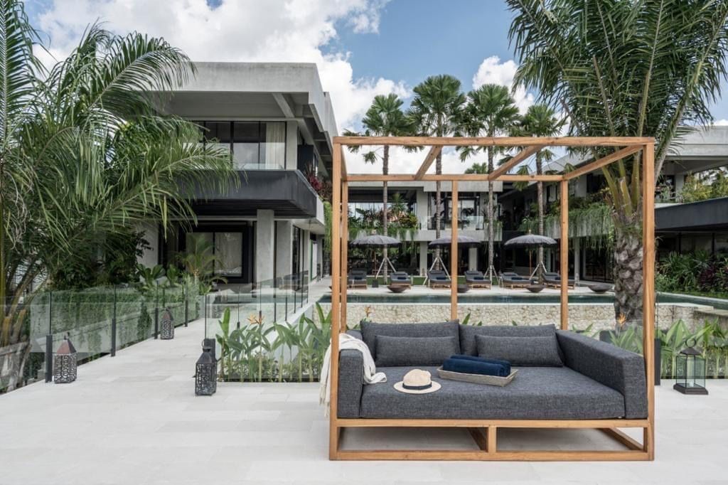 LUXURY TROPICAL DREAM MANSION